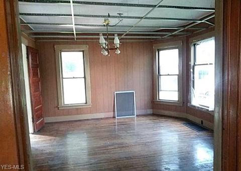 1016 W 50th St, Ashtabula, OH 44004 photo 9
