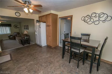 6211 Regency Dr, Parma, OH 44129 photo 7