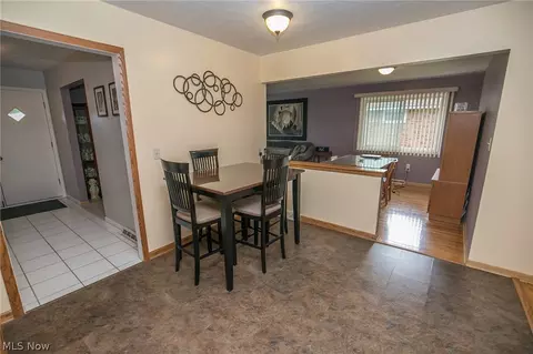 6211 Regency Dr, Parma, OH 44129 photo 8