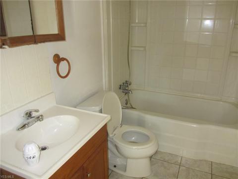 455 Olivet Dr, Elyria, OH 44035 photo 5