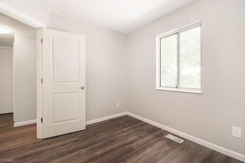 9885 Belden Dr, Windham, OH 44288 photo 16