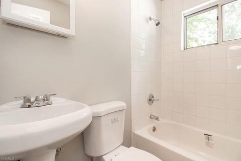 9885 Belden Dr, Windham, OH 44288 photo 11