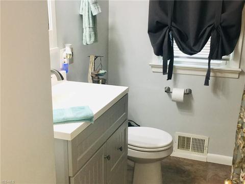 29656 Phillips Ave, Wickliffe, OH 44092 photo 16