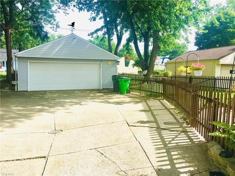 29656 Phillips Ave, Wickliffe, OH 44092 photo 5