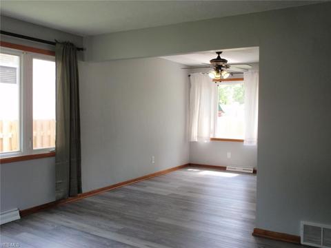 116 Elma Dr, Elyria, OH 44035 photo 4