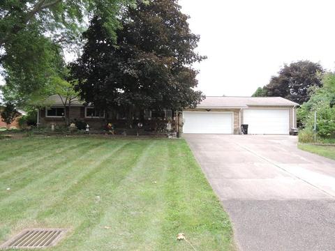 2201 Crosshaven Rd NW, Canton, OH 44708 photo 1