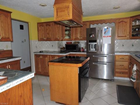 2201 Crosshaven Rd NW, Canton, OH 44708 photo 8
