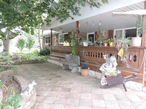 2201 Crosshaven Rd NW, Canton, OH 44708 photo 2
