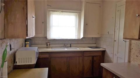 1530 E 214th St, Euclid, OH 44117 photo 8