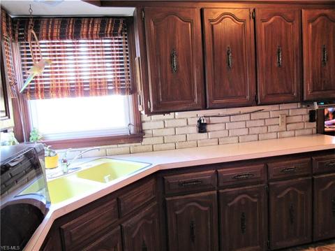 664 Lucille Ave, Akron, OH 44310 photo 9
