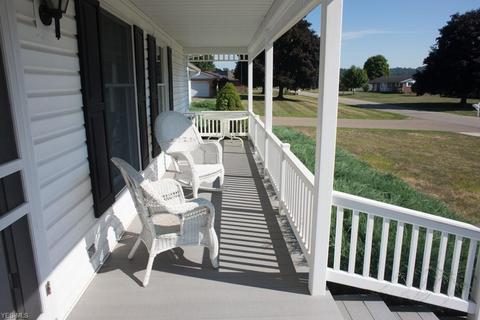 195 Allison Ave, Killbuck, OH 44637 photo 5