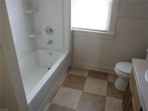 316 Olive St, Elyria, OH 44035 photo 18