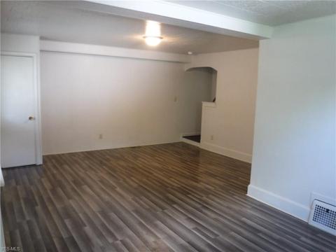 316 Olive St, Elyria, OH 44035 photo 9