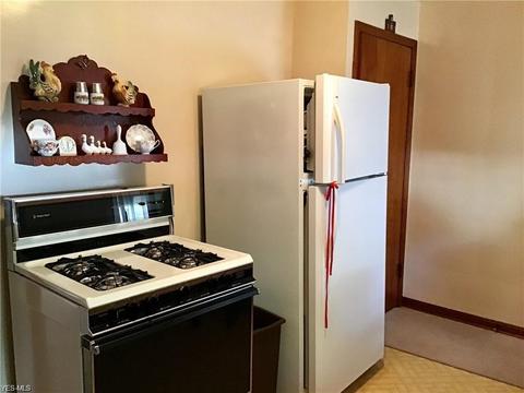 351 Penfield Ave, Elyria, OH 44035 photo 12