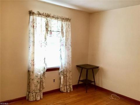 351 Penfield Ave, Elyria, OH 44035 photo 6