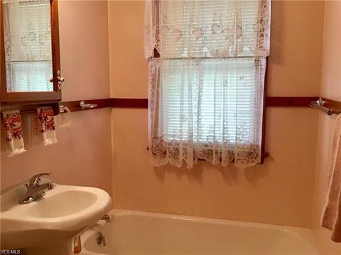 351 Penfield Ave, Elyria, OH 44035 photo 9