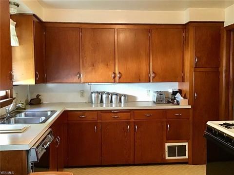351 Penfield Ave, Elyria, OH 44035 photo 10