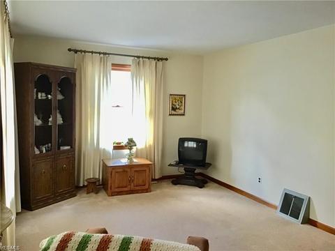 351 Penfield Ave, Elyria, OH 44035 photo 3