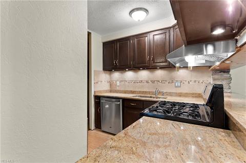 32 Valley Forge Ln, Elyria, OH 44035 photo 7