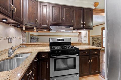32 Valley Forge Ln, Elyria, OH 44035 photo 6