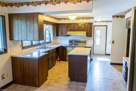 280 Windfall Ln, Wadsworth, OH 44281 photo 2