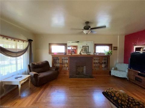 364 Sexton St, Struthers, OH 44471 photo 3