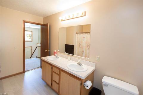 9710 Running Brook Dr, Parma, OH 44130 photo 18
