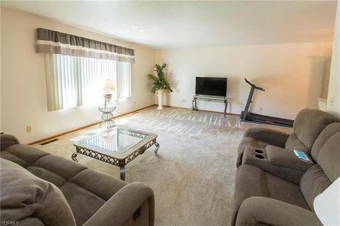 9710 Running Brook Dr, Parma, OH 44130 photo 4