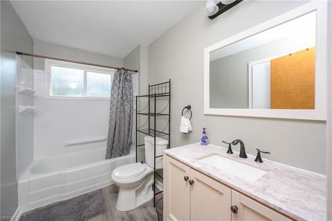 1325 Root Rd, Lorain, OH 44052 photo 9