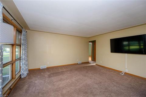 1325 Root Rd, Lorain, OH 44052 photo 4