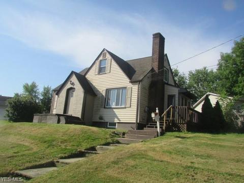 16 Parkway St, Struthers, OH 44471 photo 2