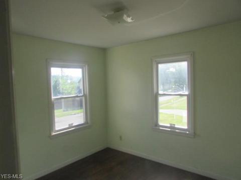 16 Parkway St, Struthers, OH 44471 photo 5