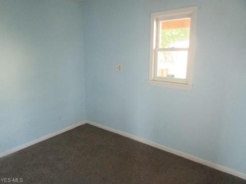 16 Parkway St, Struthers, OH 44471 photo 8