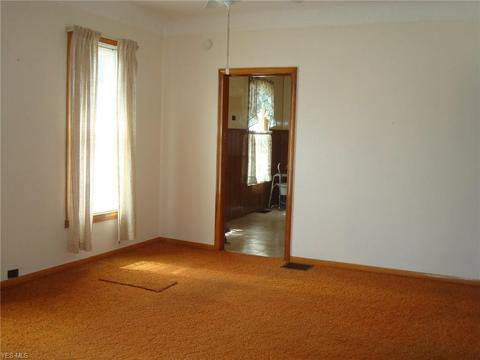 523 W 30th St, Ashtabula, OH 44004 photo 5