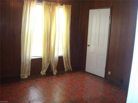 523 W 30th St, Ashtabula, OH 44004 photo 9