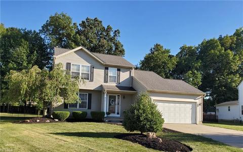 6317 Oak Tree Dr S, Lorain, OH 44053 photo 2