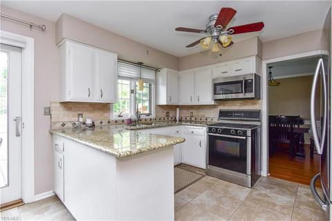 935 Greyledge Pl, Youngstown, OH 44511 photo 2
