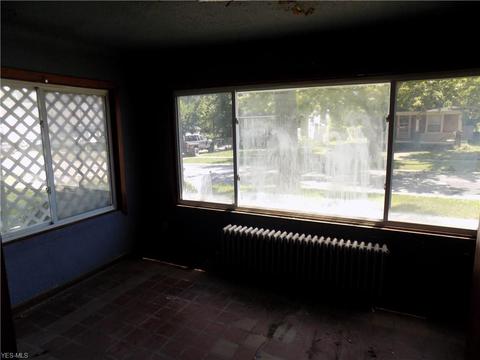 122 Bell Ave, Elyria, OH 44035 photo 4