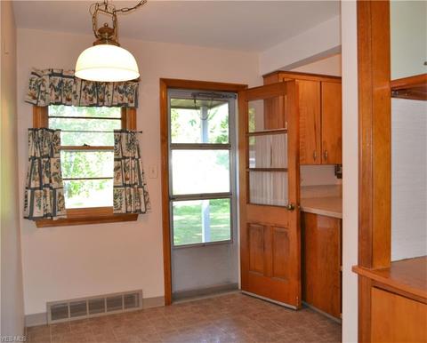 23101 Ivan Ave, Euclid, OH 44123 photo 5