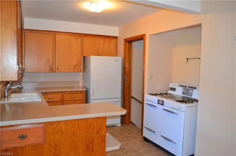 23101 Ivan Ave, Euclid, OH 44123 photo 6