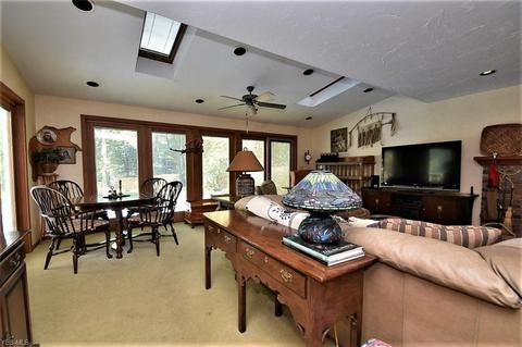35645 Solon Rd, Solon, OH 44139 photo 2
