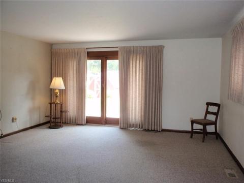 549 Augdon Dr, Elyria, OH 44035 photo 4