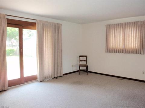 549 Augdon Dr, Elyria, OH 44035 photo 3