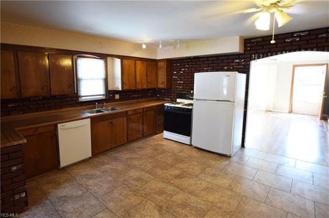 1552 Douglas Rd, Wickliffe, OH 44092 photo 2
