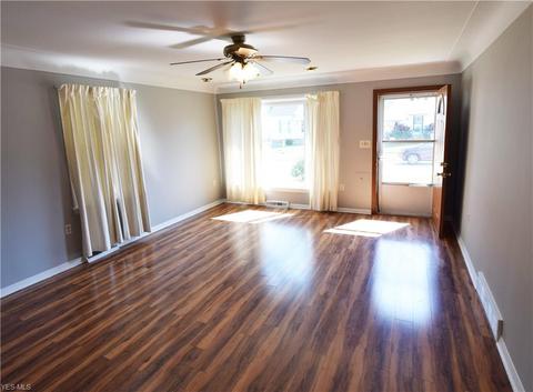 1552 Douglas Rd, Wickliffe, OH 44092 photo 4