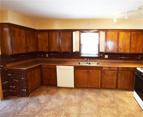 1552 Douglas Rd, Wickliffe, OH 44092 photo 3
