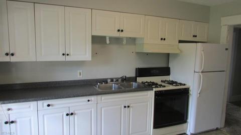 1061 E River St, Elyria, OH 44035 photo 4