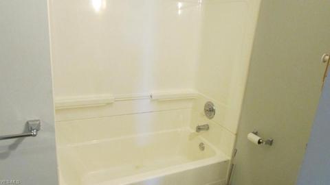 1061 E River St, Elyria, OH 44035 photo 6