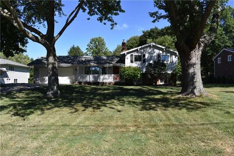 2591 Alan Dr, Willoughby Hills, OH 44092 photo 2