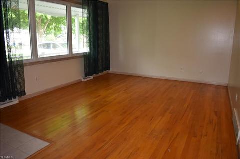 2591 Alan Dr, Willoughby Hills, OH 44092 photo 8
